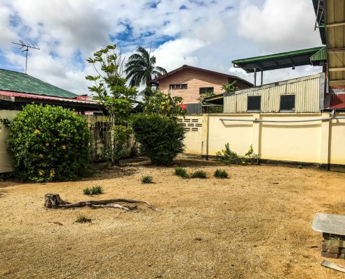 Vakantiehuis-Suriname-Okamalaan-Achter-tuin