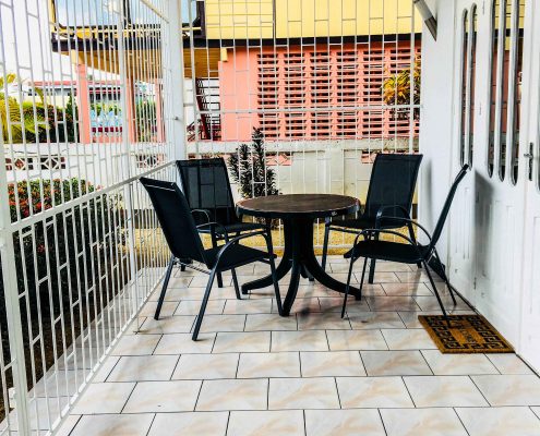 Vakantiehuis-Suriname-Onoribo-Balkon
